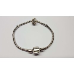 Bratara cu un talisman model 18, tip pandora